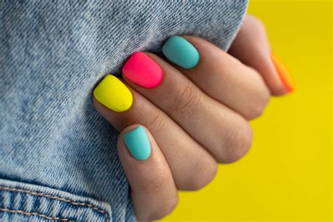 uñas para morochas|12 colores de uñas que son PERFECTOS para。